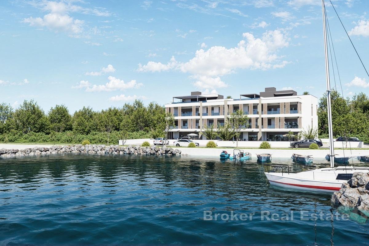 Luxuriöse Zwei-Zimmer-Wohnung in der ersten Reihe zum Meer