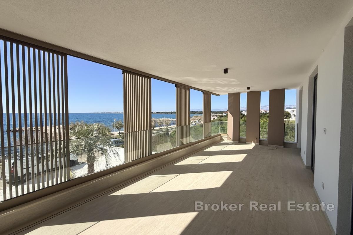 Luxueux appartement de deux chambres en première rangée de la mer