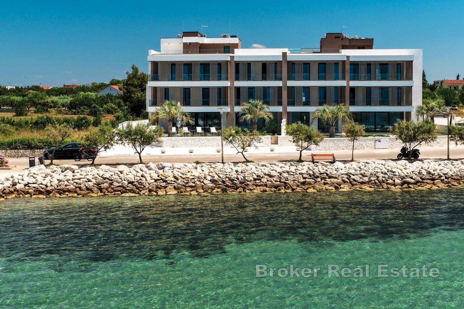 Luxueux appartement de deux chambres en première rangée de la mer