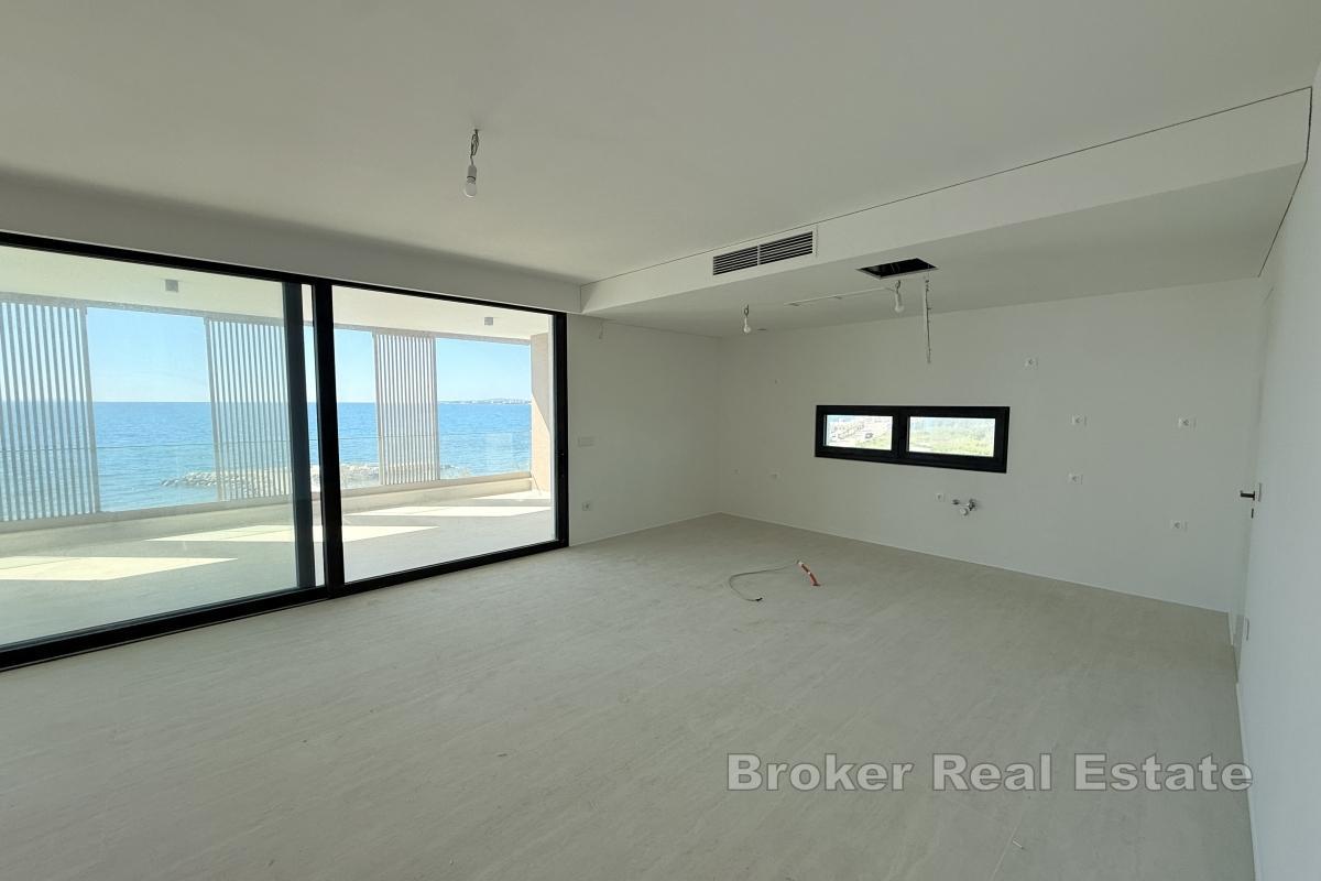 Luxueux appartement de deux chambres en première rangée de la mer