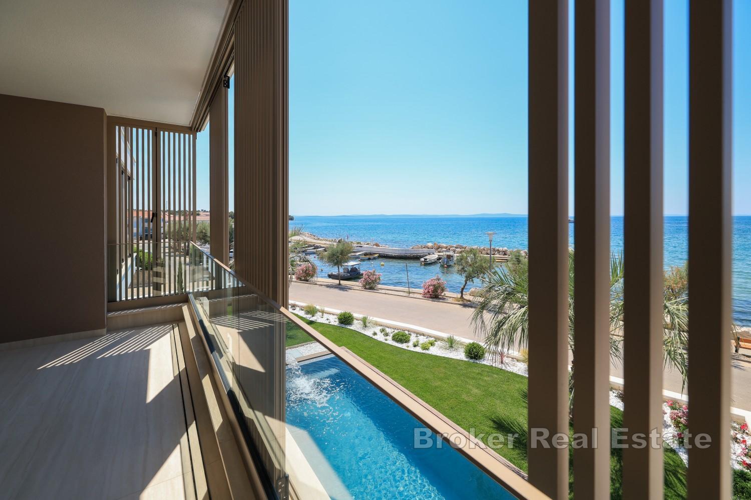 Luxueux appartement de deux chambres en première rangée de la mer
