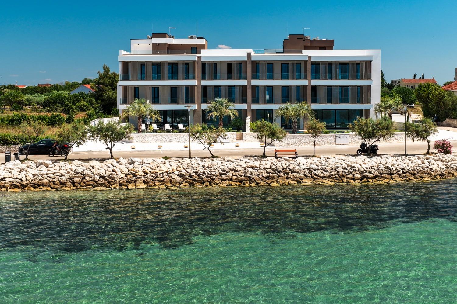 001-2043-166-near-zadar-seafront-penthouse-with-roof-terrace-for-sale