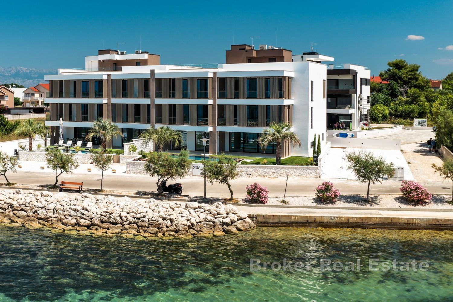 Appartement dans un immeuble de luxe en première rangée de la mer