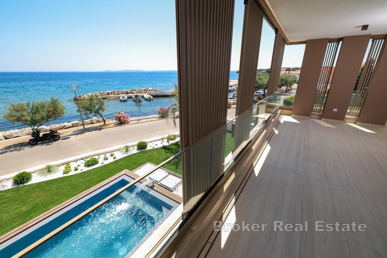 Appartement dans un immeuble de luxe en première rangée de la mer