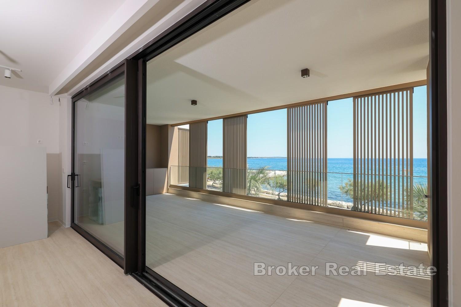 Appartement dans un immeuble de luxe en première rangée de la mer