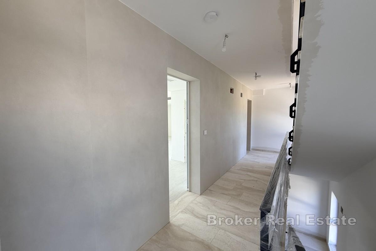 Lägenhet i lyxbyggnad på första raden mot havet