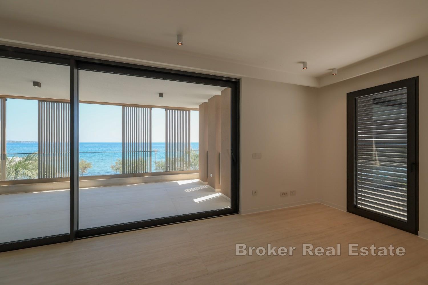 Appartement dans un immeuble de luxe en première rangée de la mer