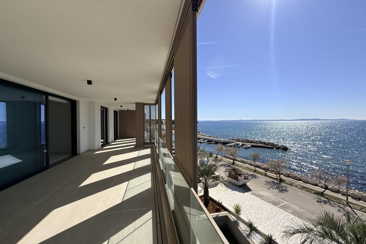 001-2043-170-Zadar-Penthouse-with-pool-first-row-to-the-sea-for-sale