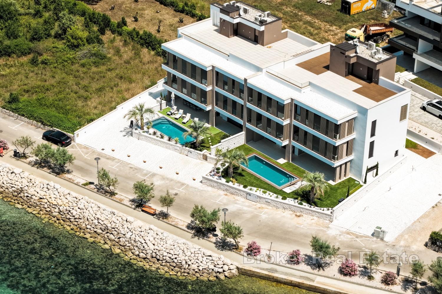 Exklusives Penthouse mit Pool in erster Reihe zum Meer