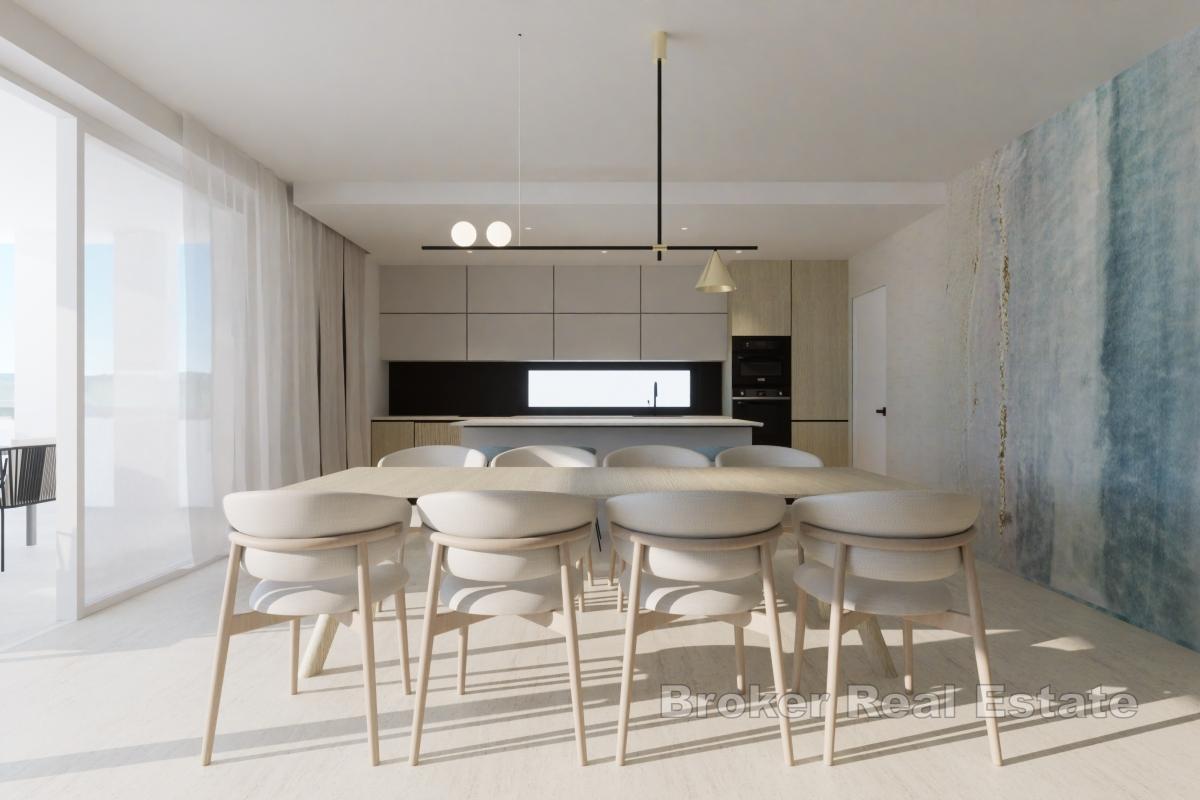 Exkluzivní penthouse s bazénem v první řadě u moře