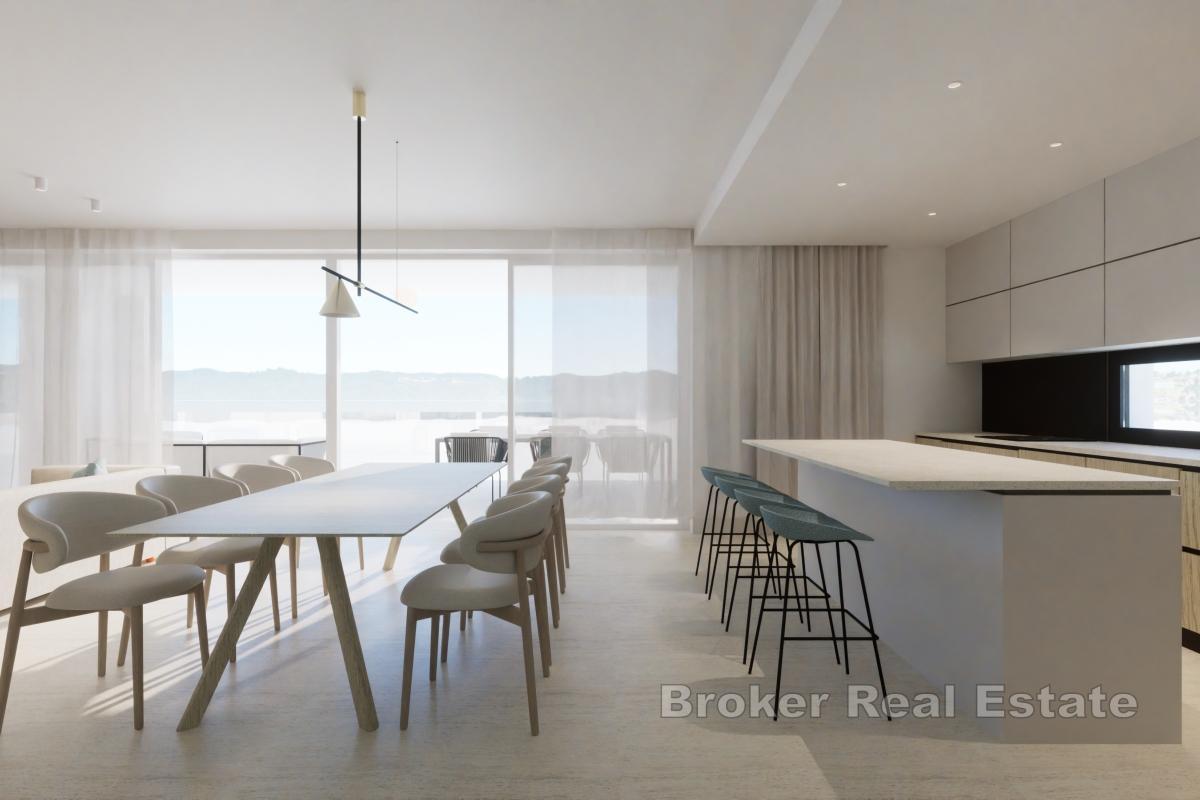 Exkluzivní penthouse s bazénem v první řadě u moře