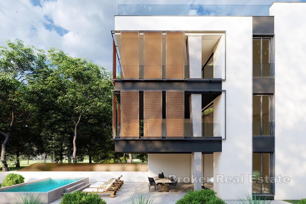 Luksuzan penthouse u prvom redu do mora