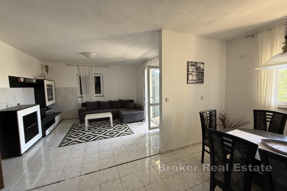 Appartement deux chambres avec jardin et parking