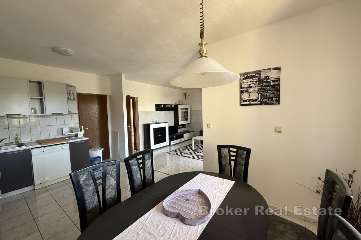 Appartement deux chambres avec jardin et parking