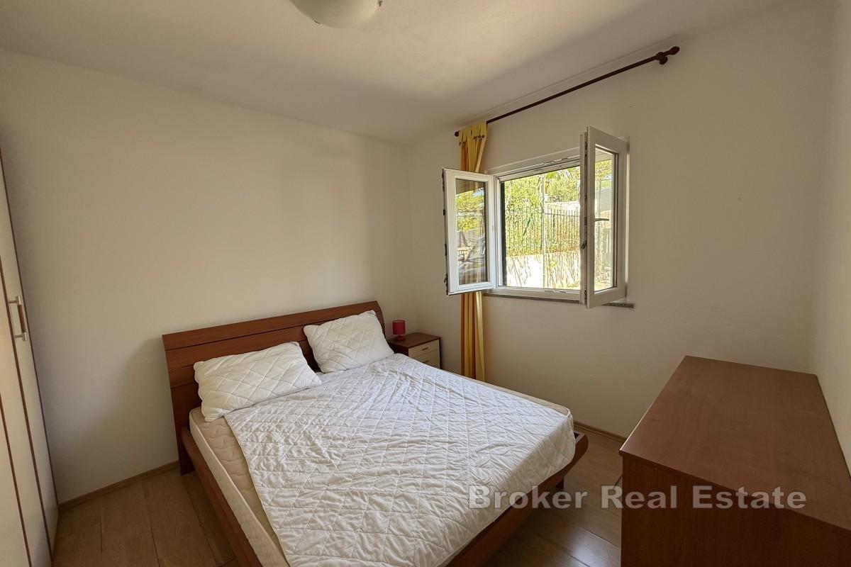 Appartement deux chambres avec jardin et parking