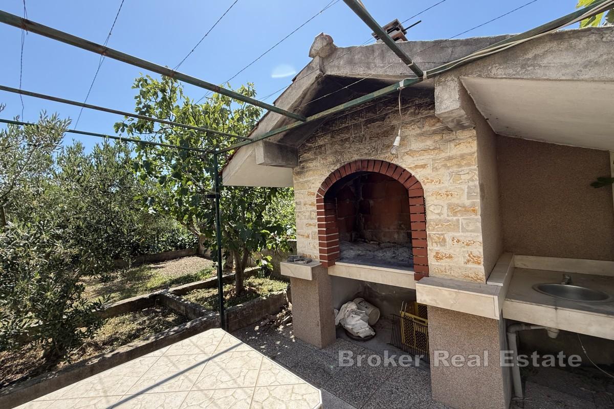 Двухкомнатная квартира с садом и парковкой