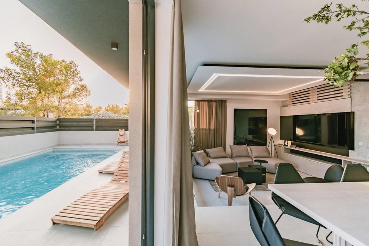 001-2043-180-Modern-house-with-pool-for-rent