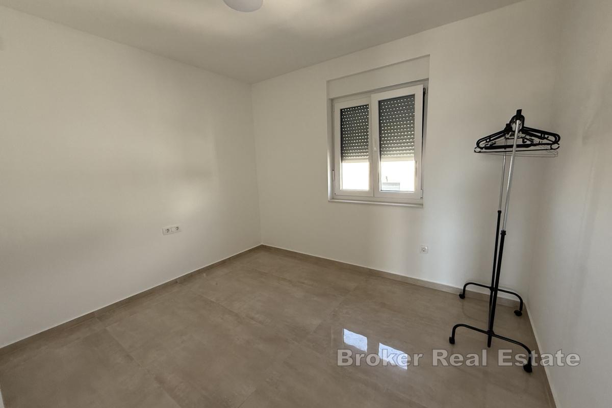 Appartement moderne avec vue partielle sur la mer