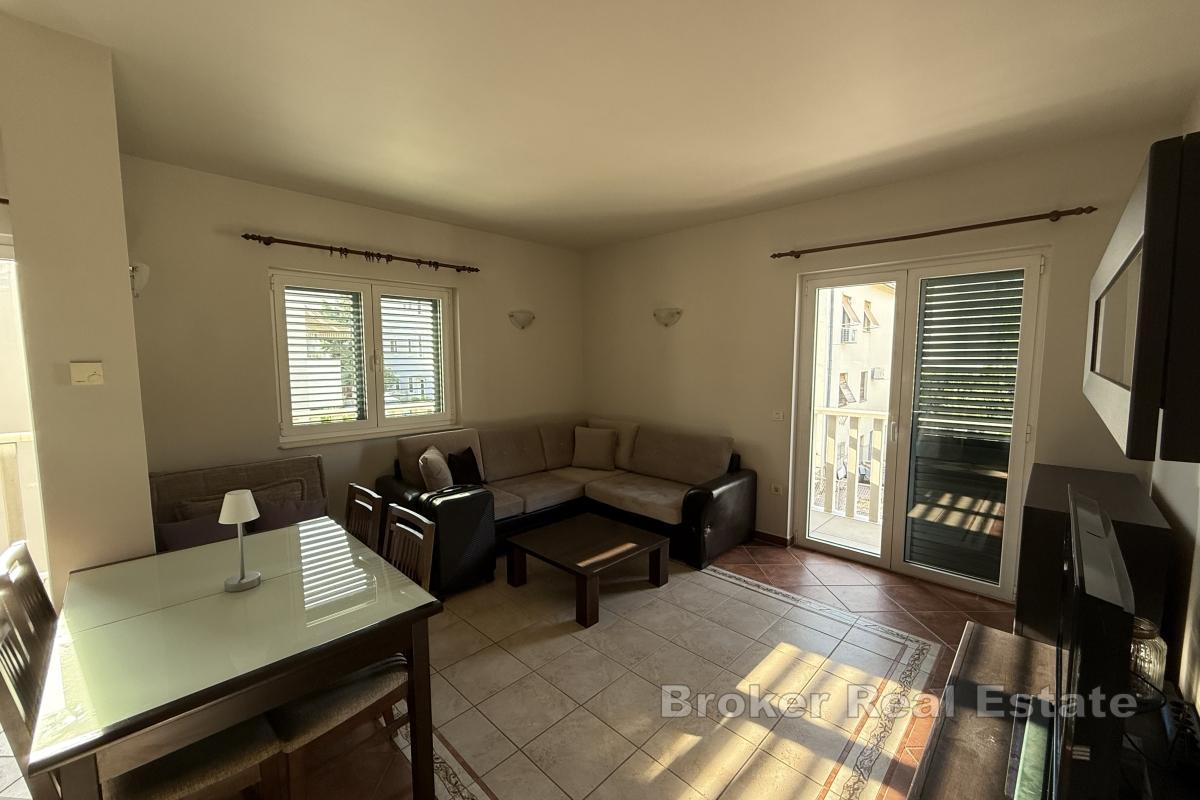 Prostran jednosoban stan sa balkonom