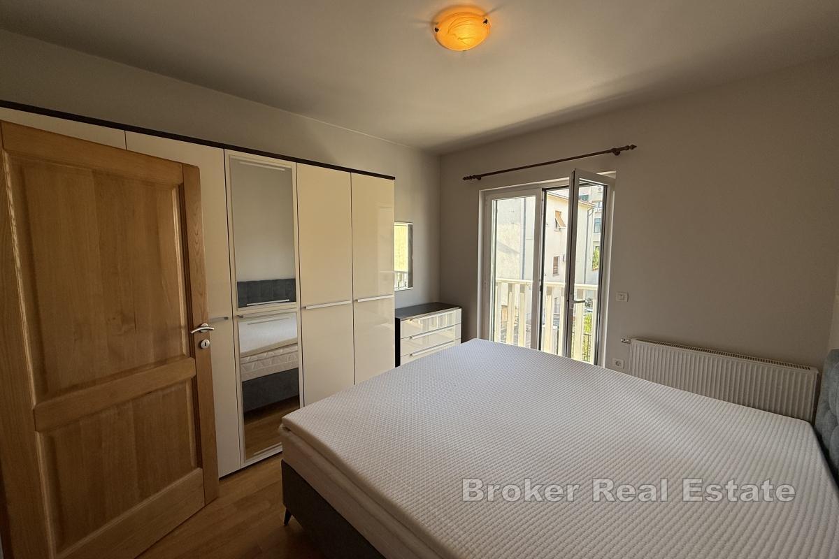 Prostran jednosoban stan sa balkonom