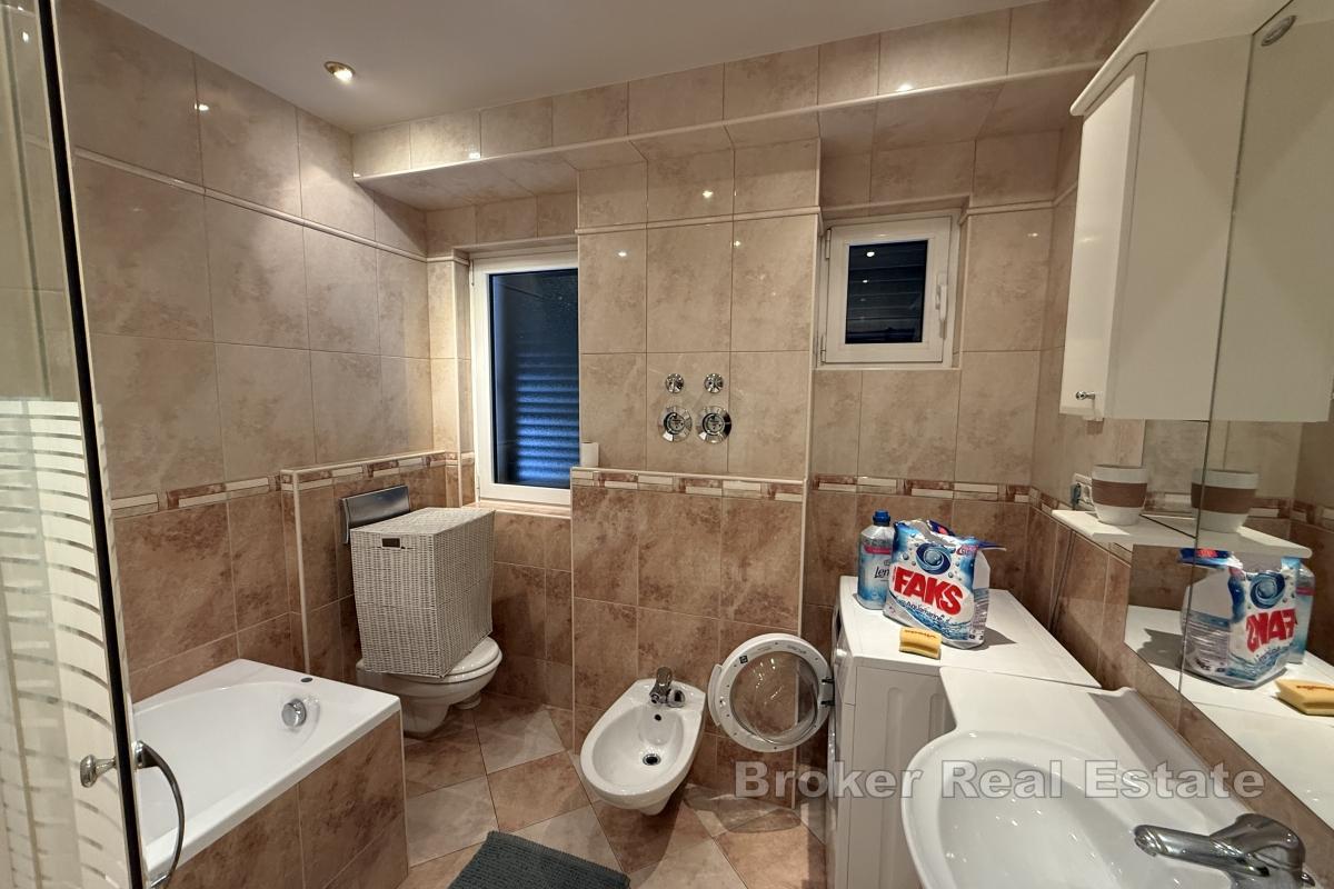 Prostran jednosoban stan sa balkonom