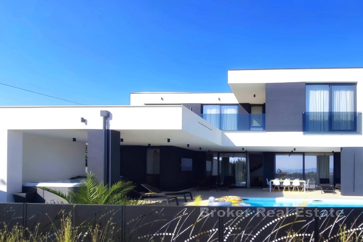 Moderne Villa mit offenem Meerblick