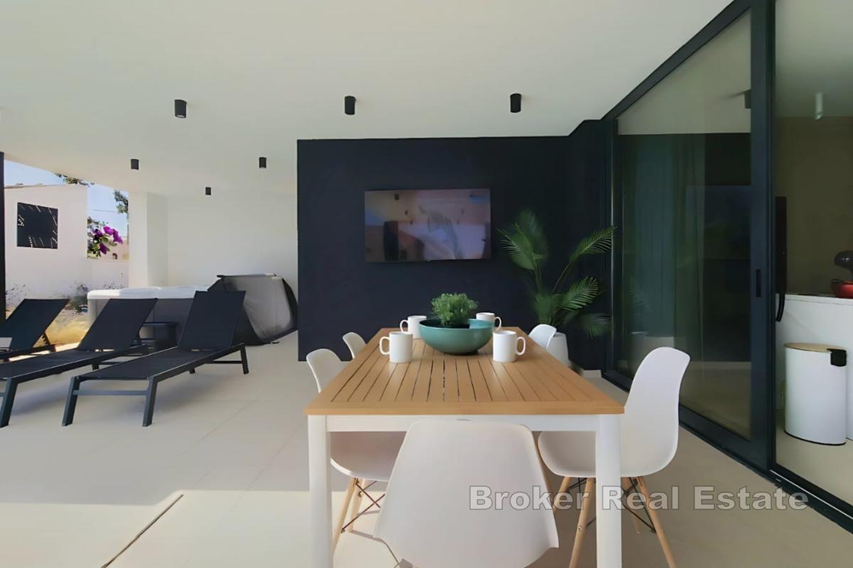 Villa moderne avec vue dégagée sur la mer