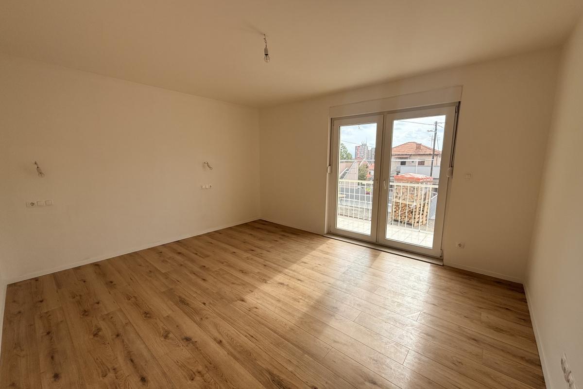 001-2043-190-Split-Visoka-Renovated-apartment-with-spacious-terrace-for-sale