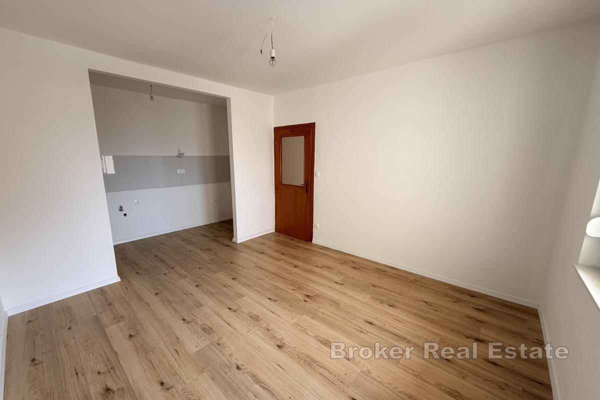 Appartement rénové avec une grande terrasse privative