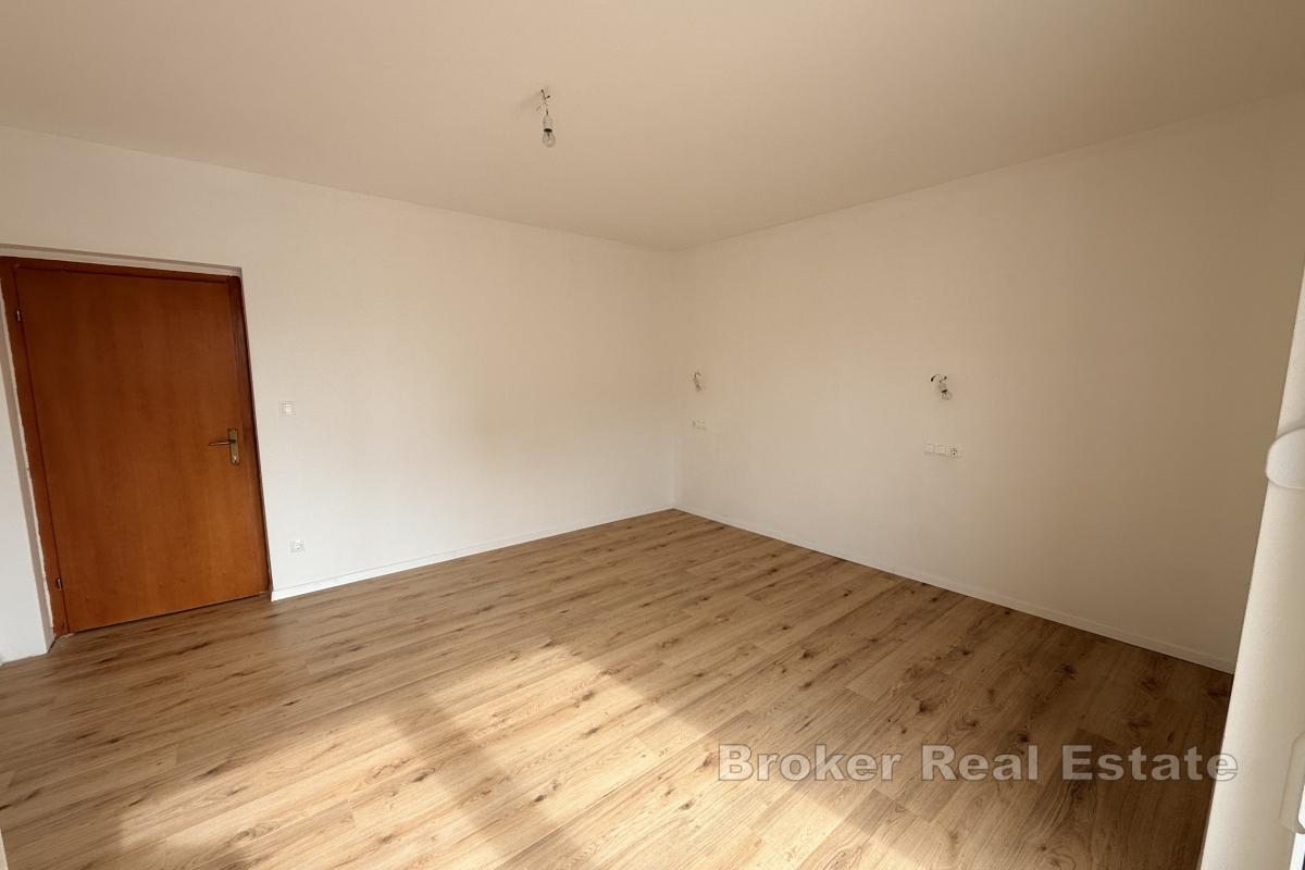 Appartement rénové avec une grande terrasse privative