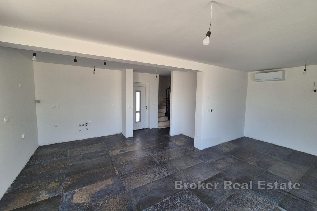 Villa moderna in prima fila sul mare