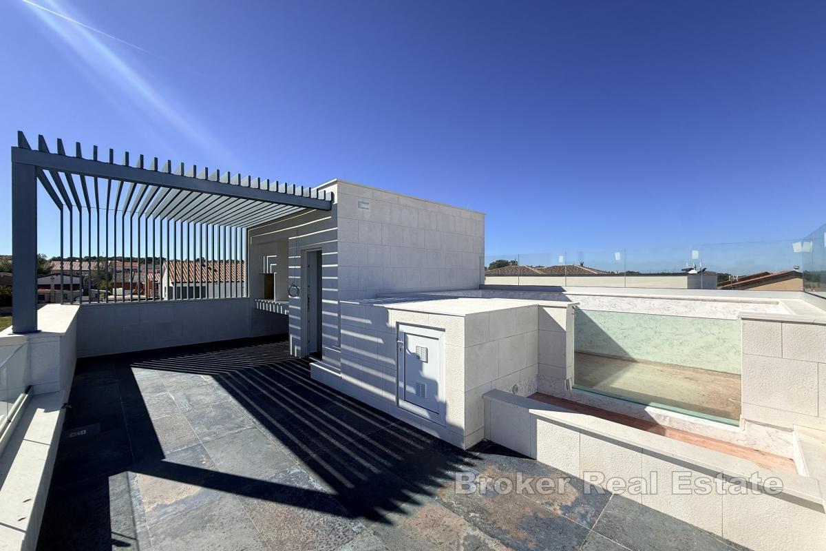 Modern villa i första raden mot havet