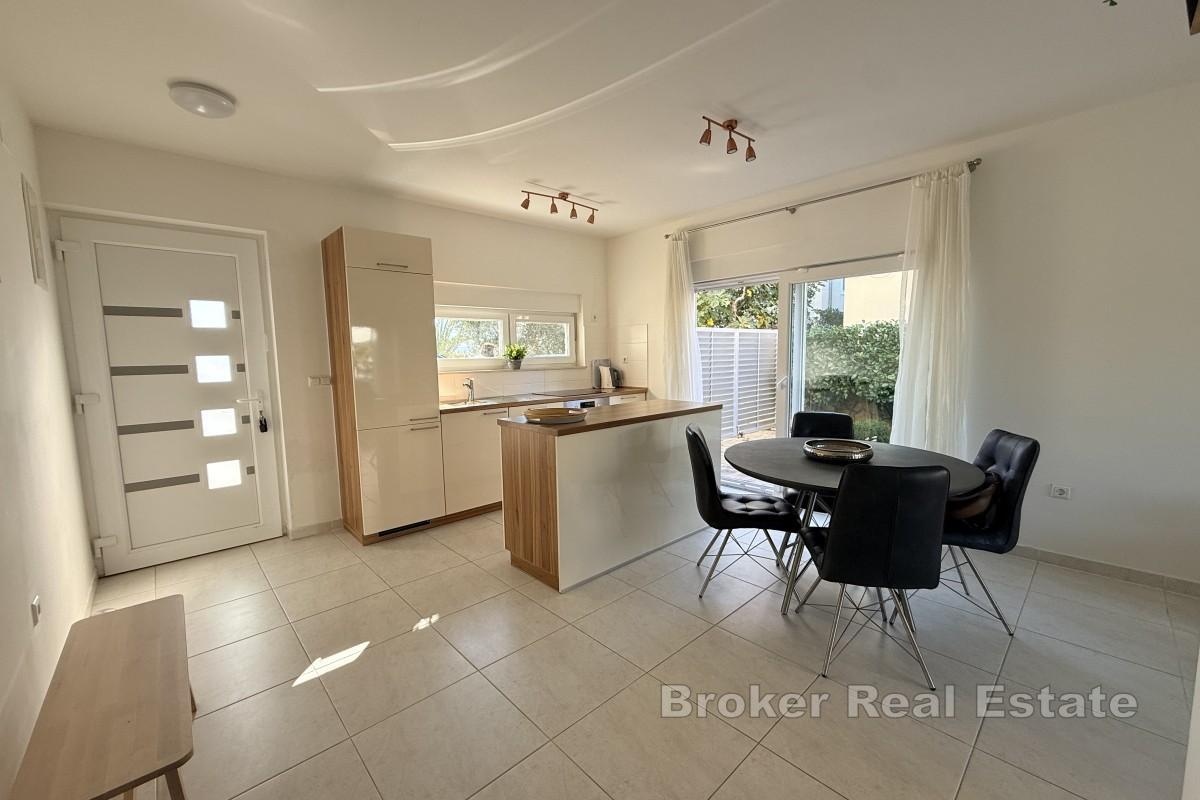 Modernes Anwesen in erster Reihe zum Meer