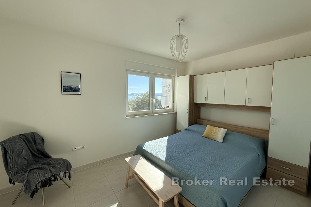 Modernes Anwesen in erster Reihe zum Meer