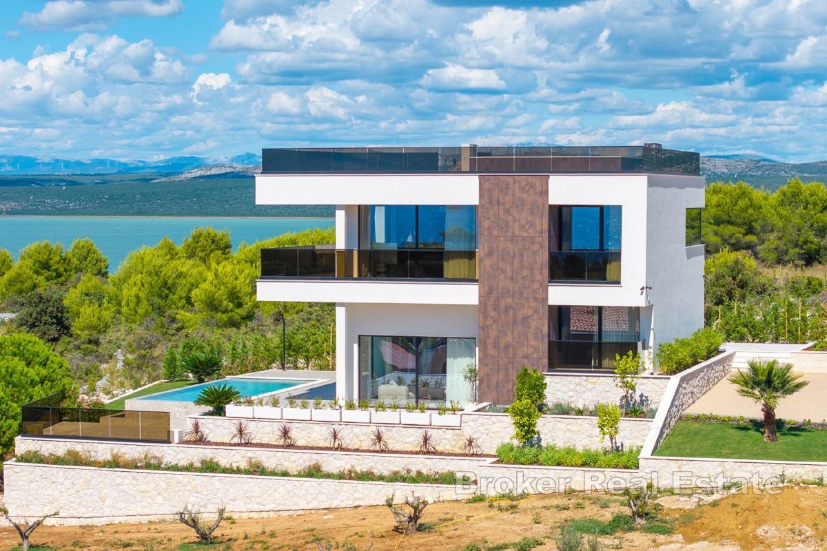 Speciální středomořská vila s působivým 360° výhledem na moře, jezero a ostrovy