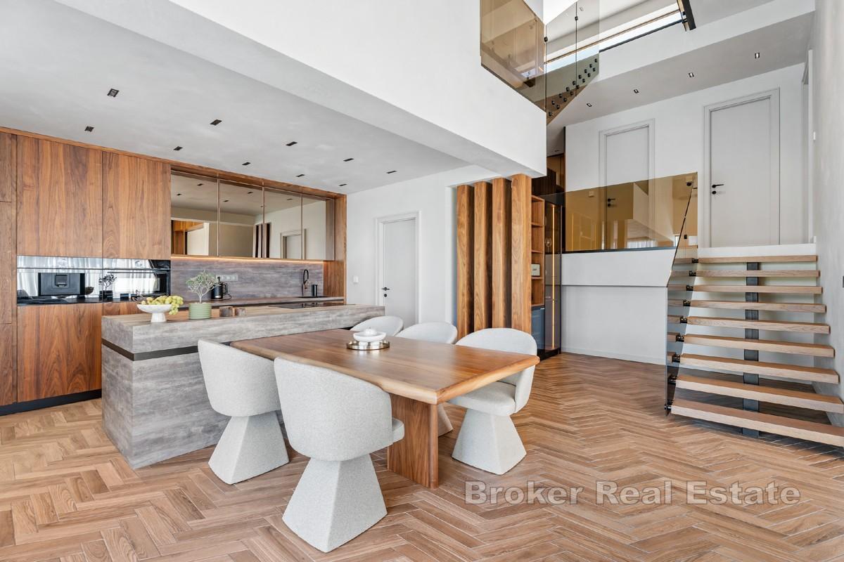 En spesiell middelhavsvilla med imponerende 360° utsikt over hav, innsjø og øyer