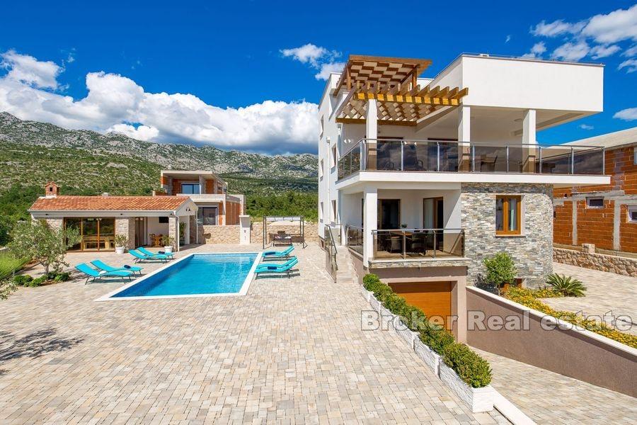 Beautiful villa with pool