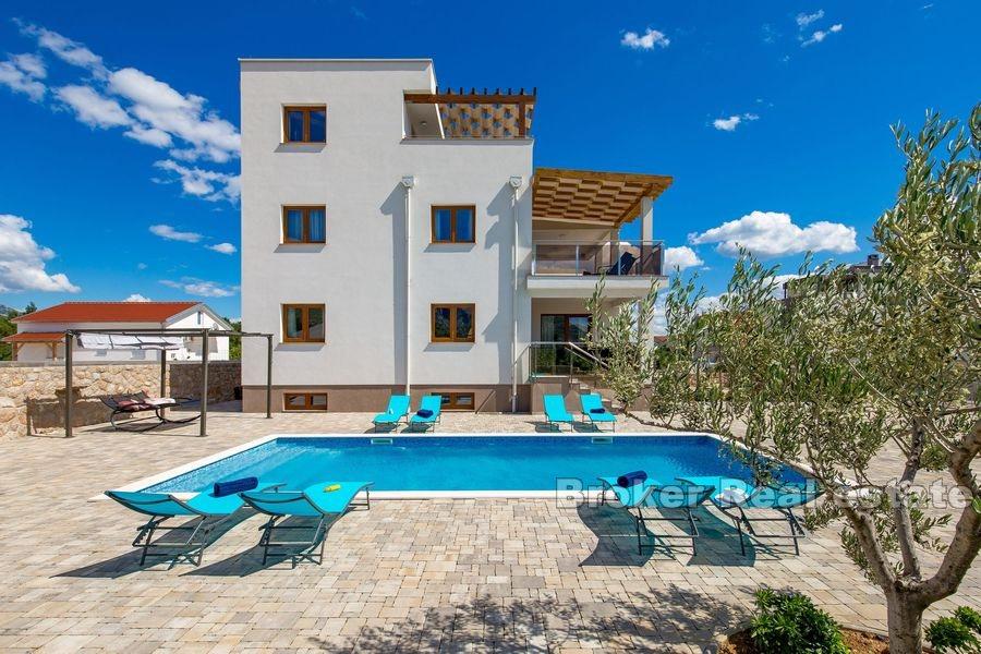 Krásná vila s bazénem