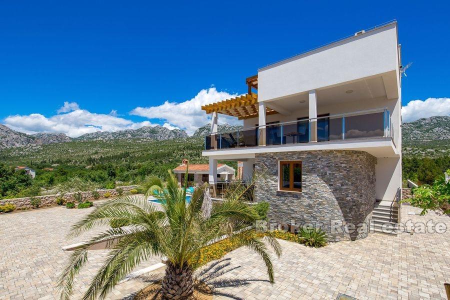 Krásná vila s bazénem