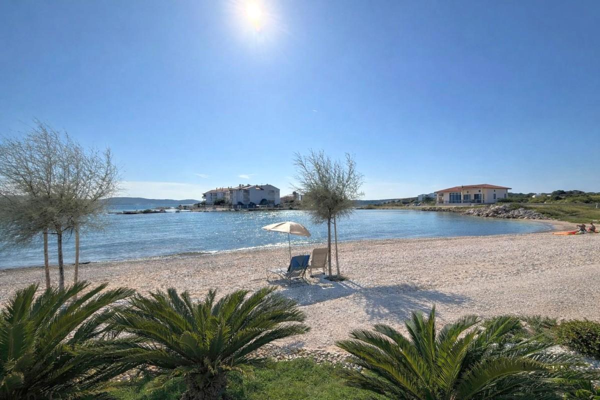 001-2043-203-near-zadar-exclusive-penthouse-with-roof-terrace-and-pool-for-sale