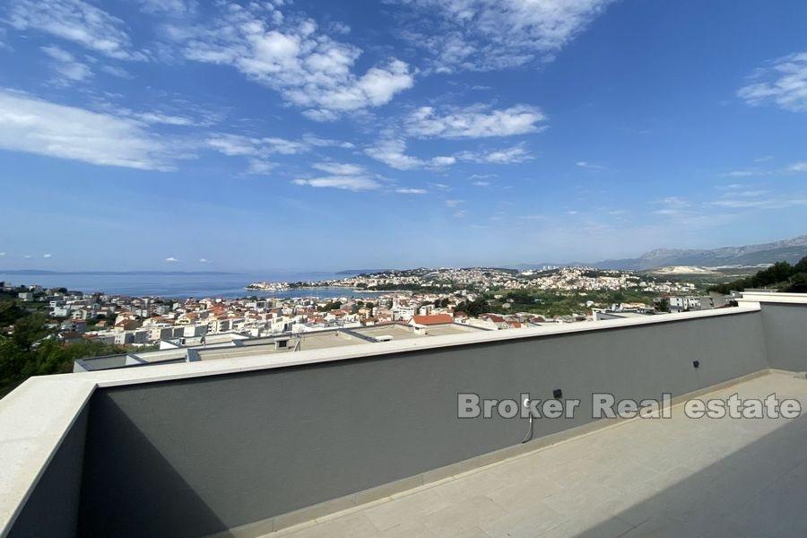 Moderne Villa mit Pool und Meerblick