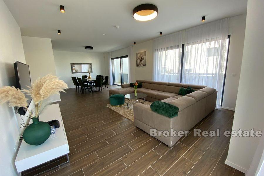 Piękna willa z basenem i widokiem na morze