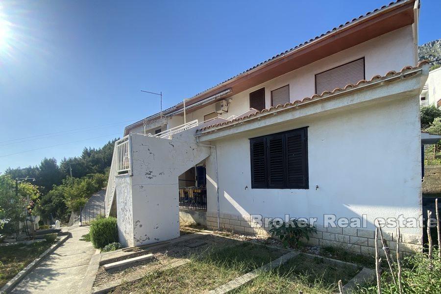 Mehrfamilienhaus mit offenem Meerblick