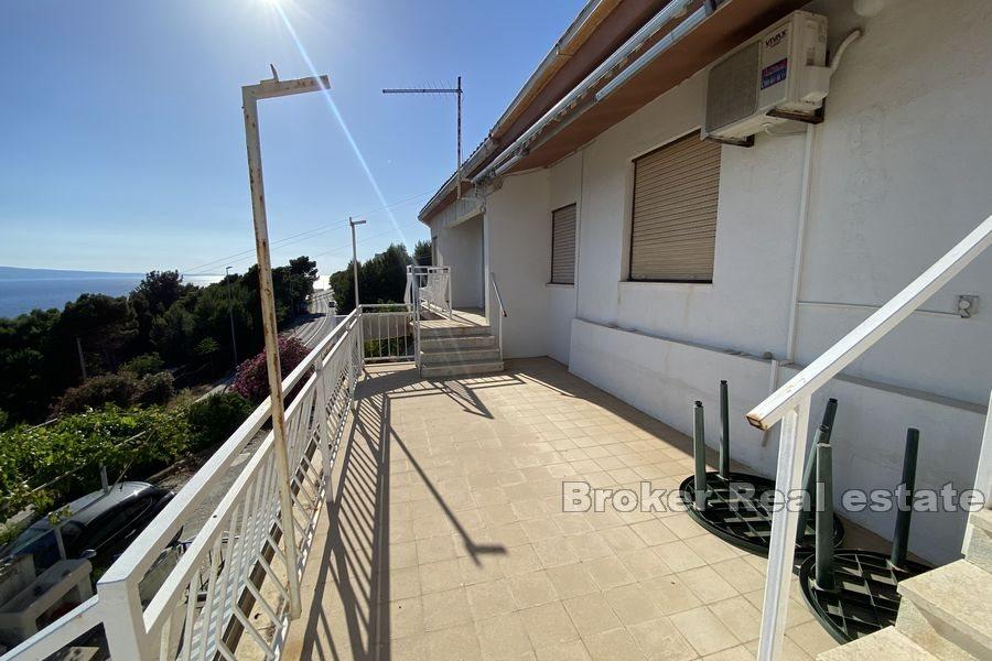 Mehrfamilienhaus mit offenem Meerblick