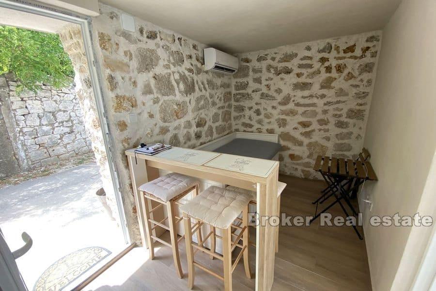 Stenhus i ett avskilt område