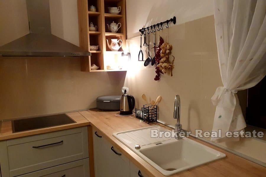 Kamenný dům s bazénem