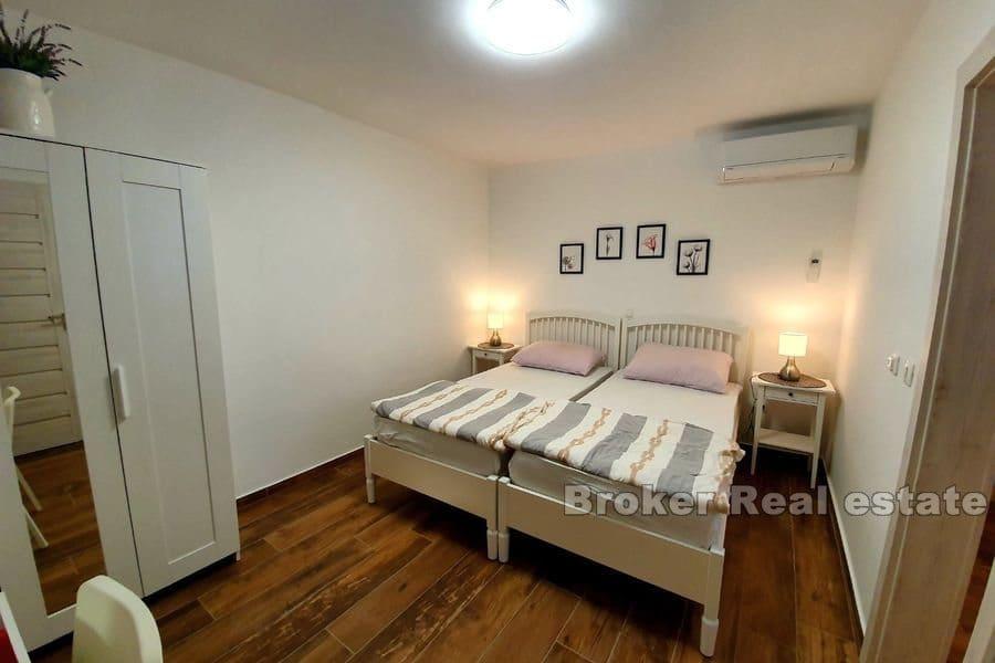 Kamenný dům s bazénem