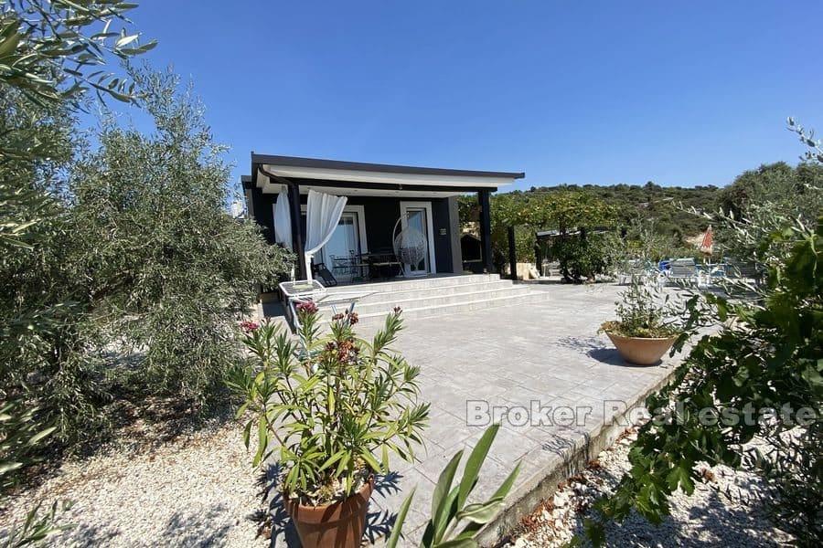 Beautiful house with pool and sea view