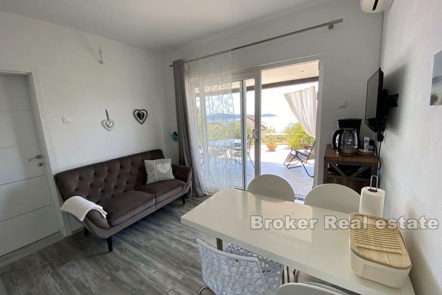 Beautiful house with pool and sea view