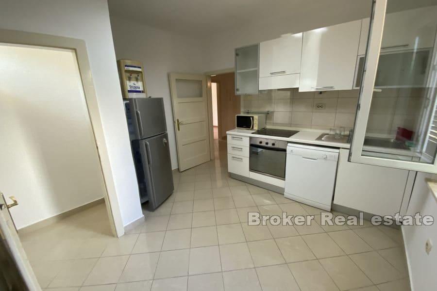 Meje, Wohn- und Geschäftsraum